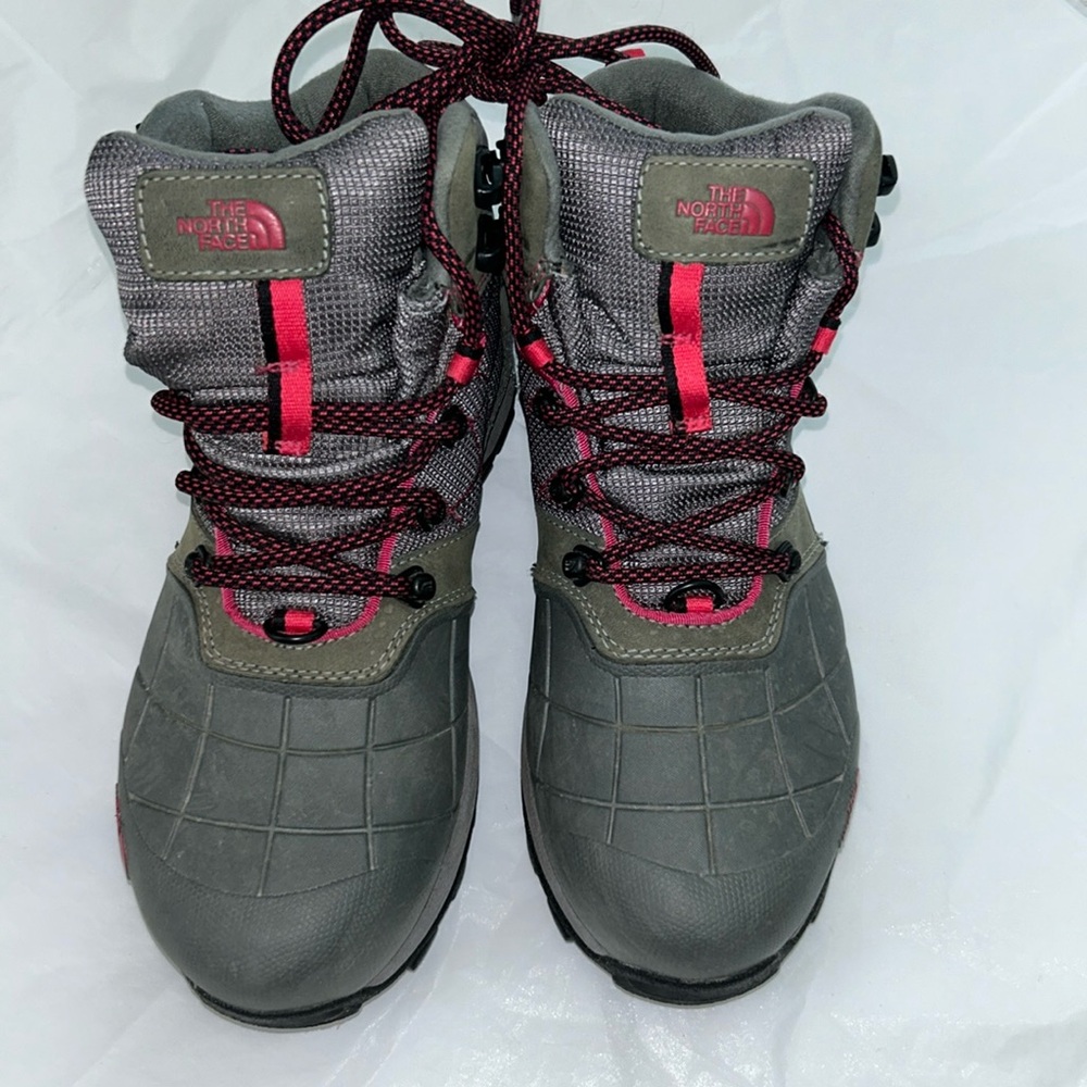 EUC The North Face Hiking Trail Insulated & Waterproof Boots 🥾 Size 6